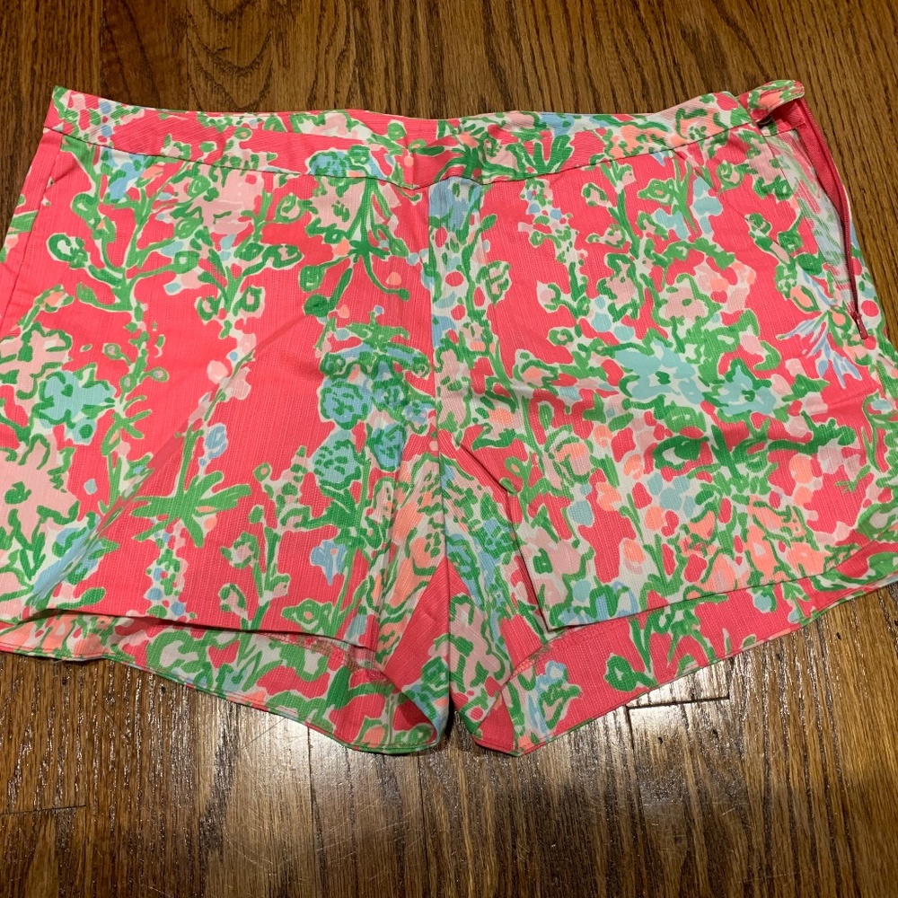 Lilly Pulitzer shorts 5”